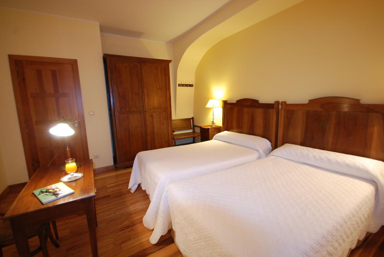 Del Al Amarillo Hotel Penasrubias de Piron