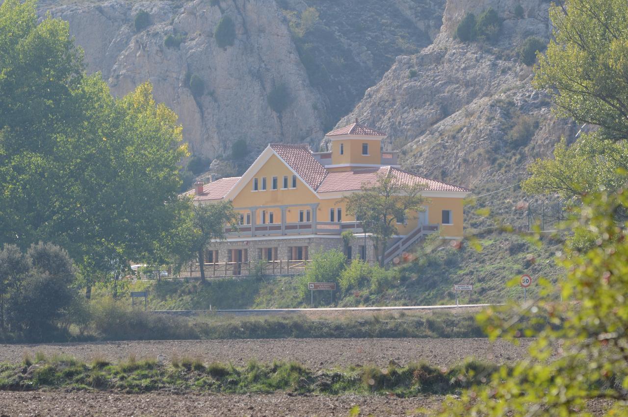Hostal De *