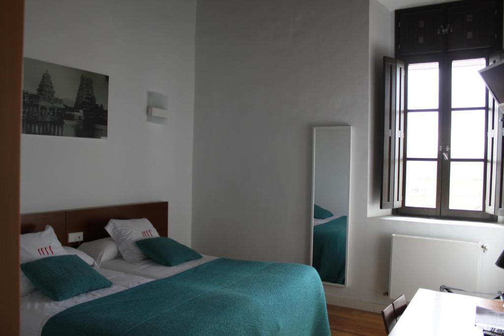 Hospederia De Alesves 3* Villafranca