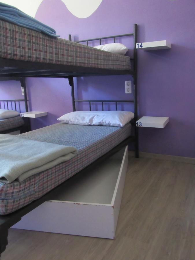 Hostel De *