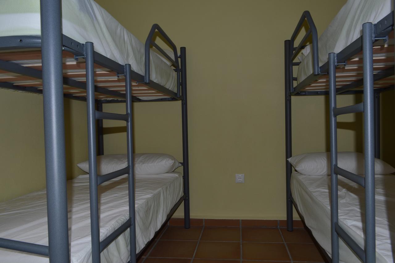 Hostal De *