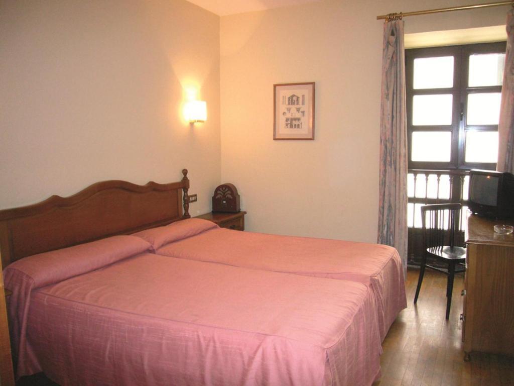 Hotel La Casona De Jovellanos 2*