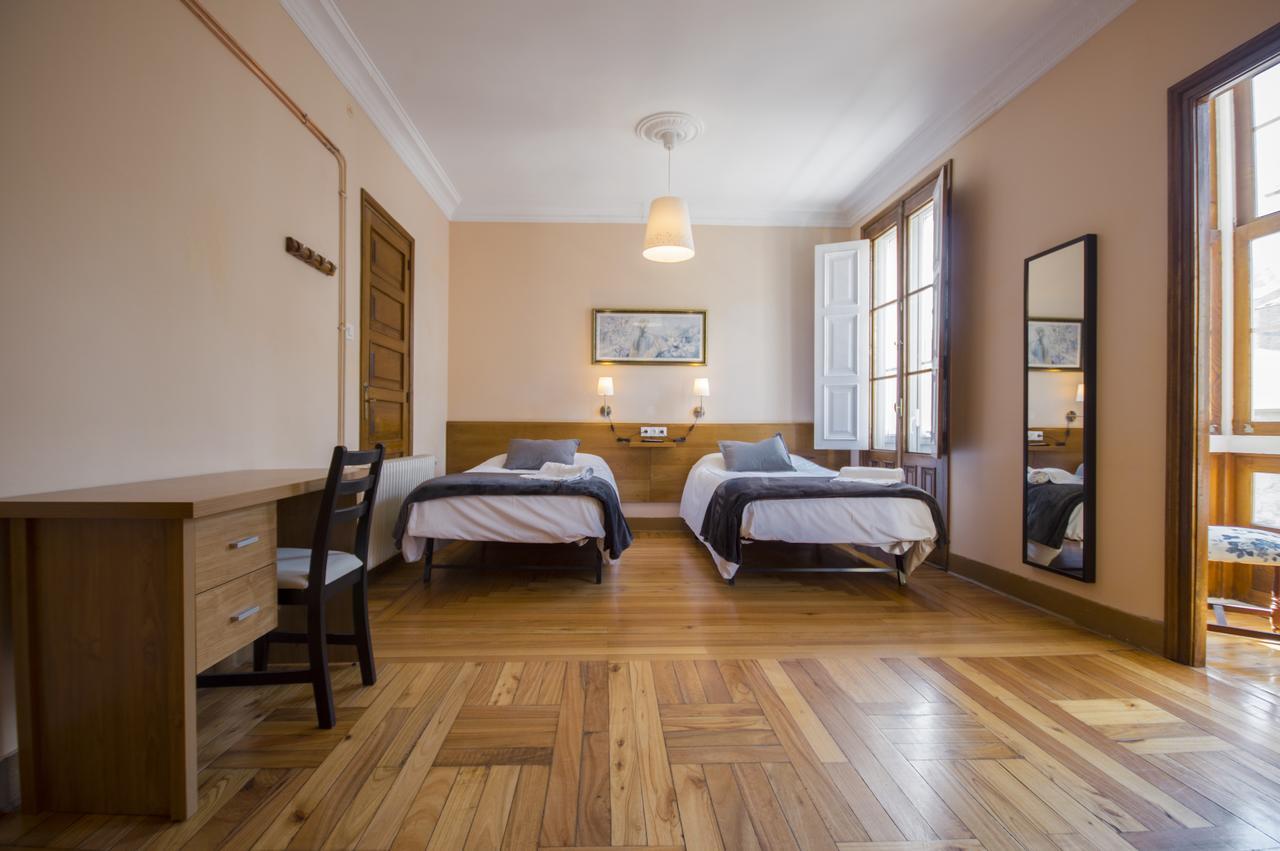 La De La Casona De *