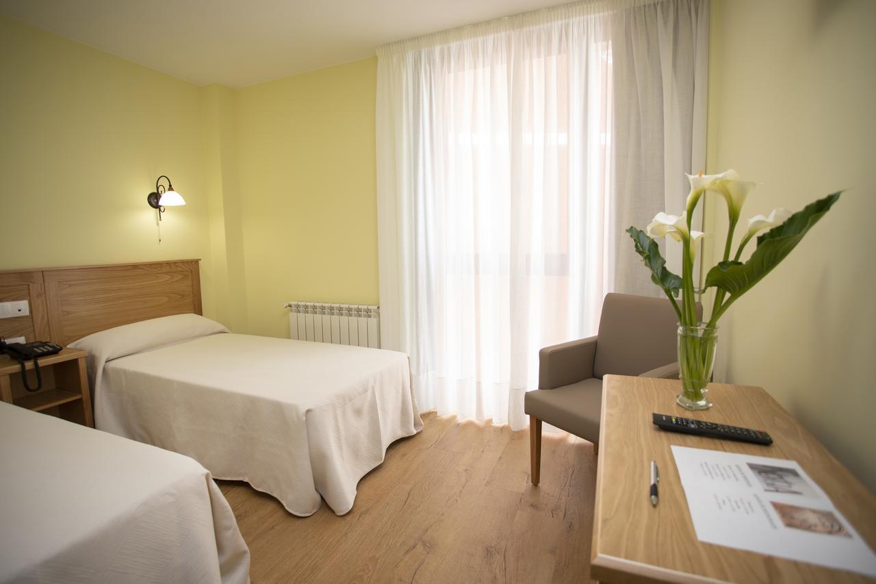 Novoa * Sarria