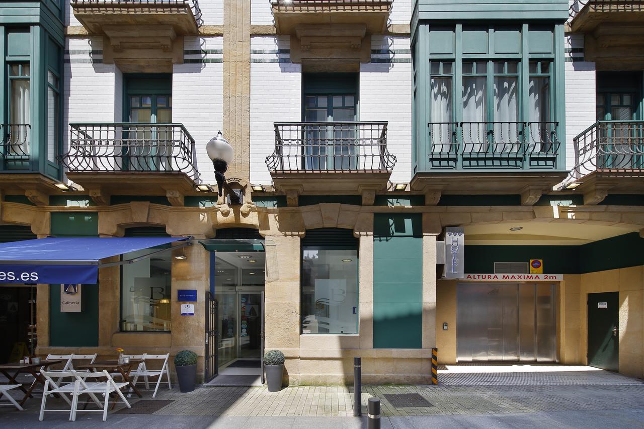 Hotel Santa Rosa, Blue