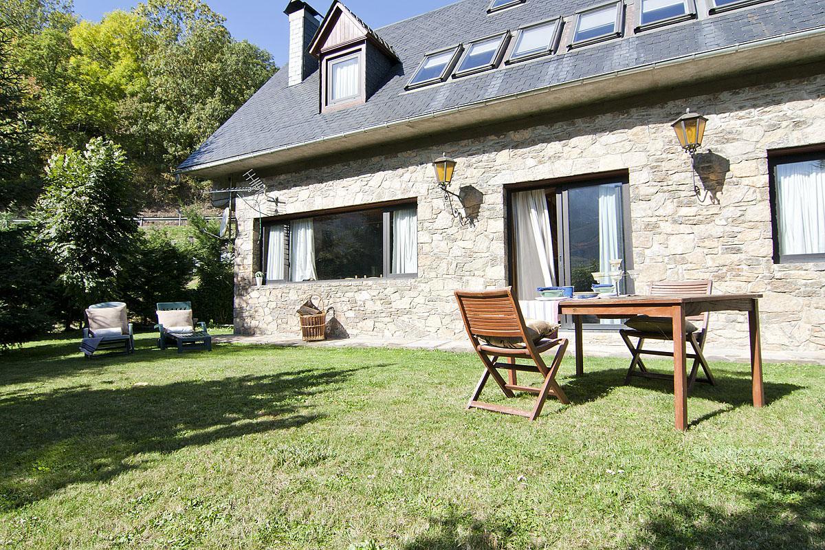 Casa Lola Pirene Holiday home *