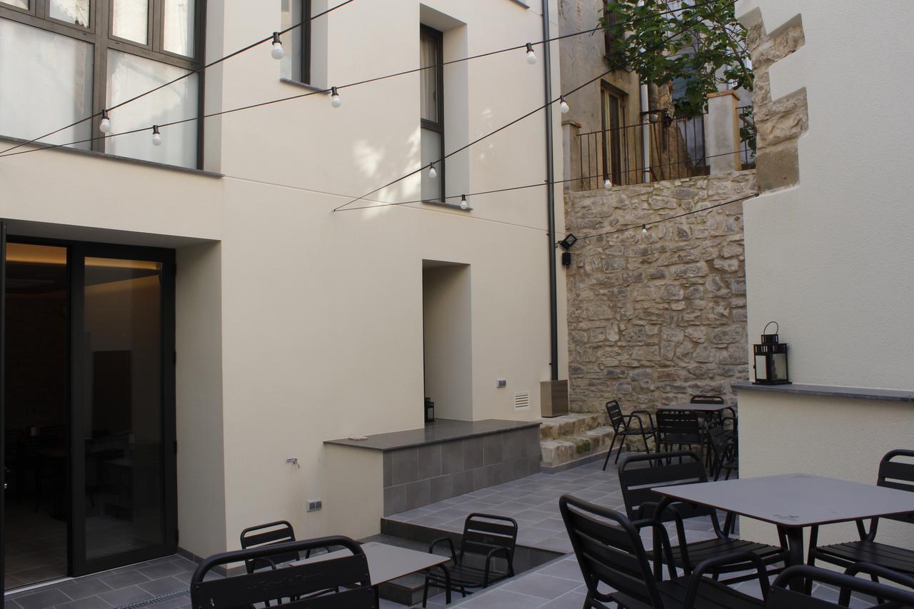 Universitat 2* Cervera (Catalonia)