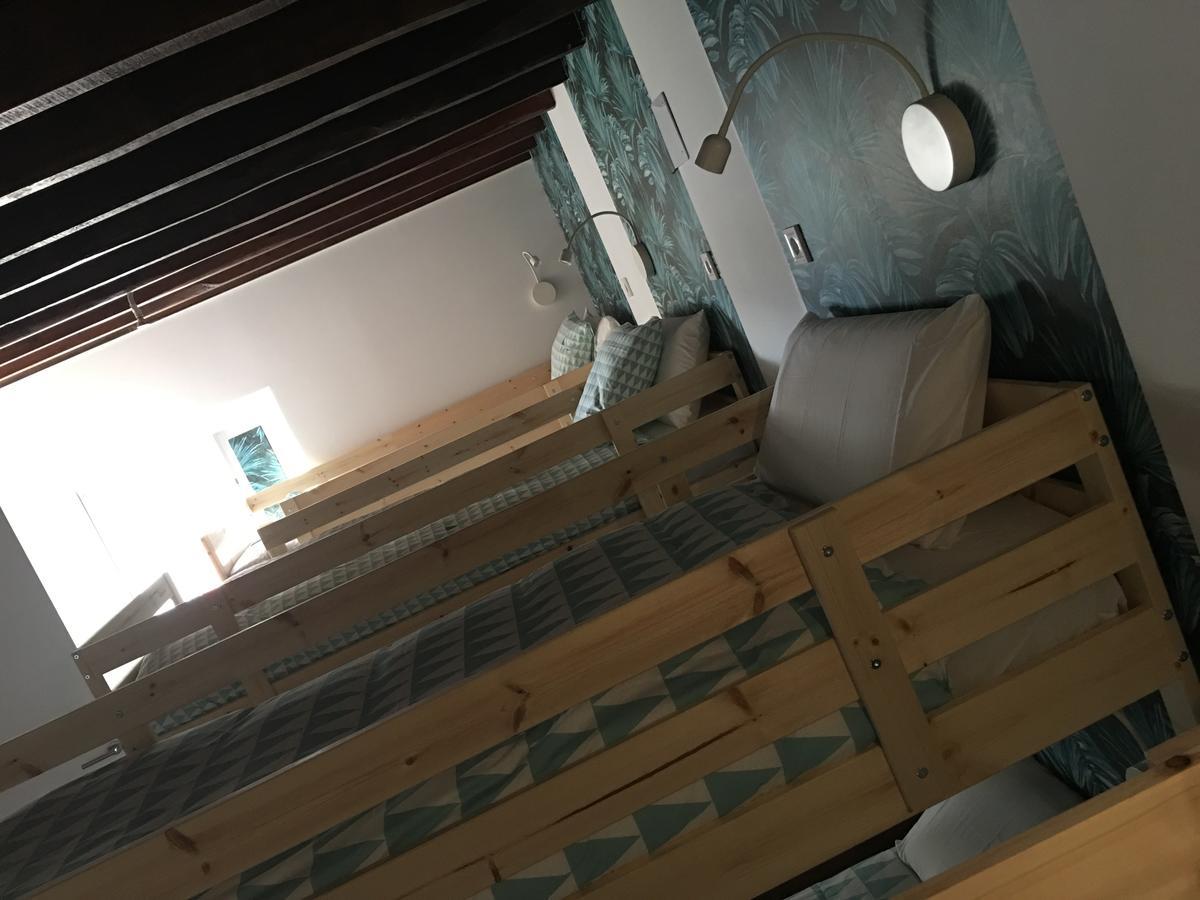 Cocos Surfhouse Hostel *