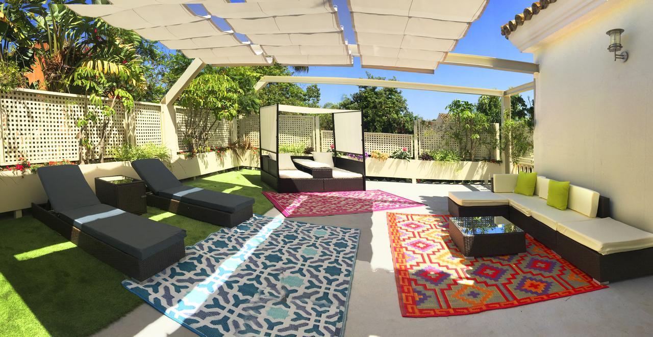Villa De Lujo Con Jardines Y Piscina