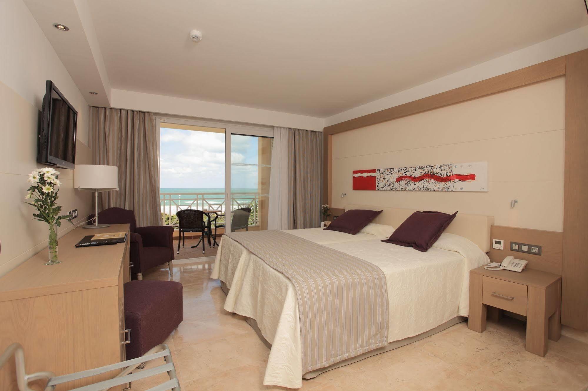 Hipotels Playa La Barrosa - Adults Only