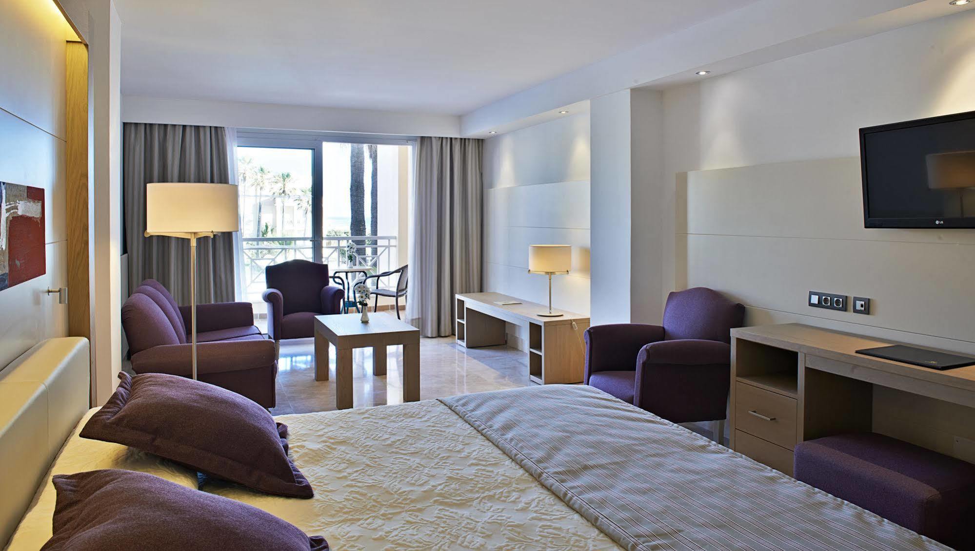 Hipotels Playa La Barrosa - Adults Only 4*