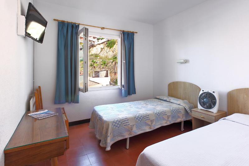 Caleta Hotel *