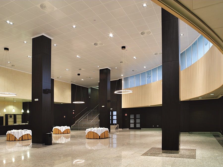 Hotel Nh Iruna Park 4*