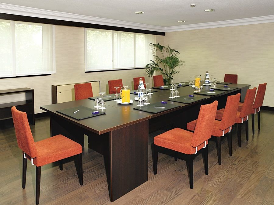 Hotel Nh Iruna Park 4*