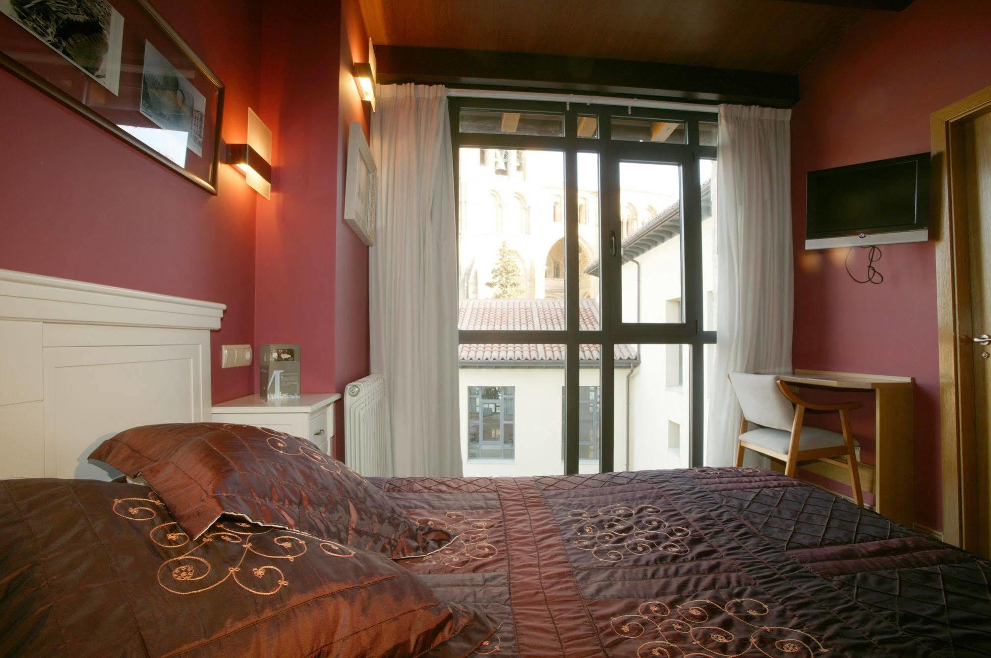 Hotel Murallas 2*