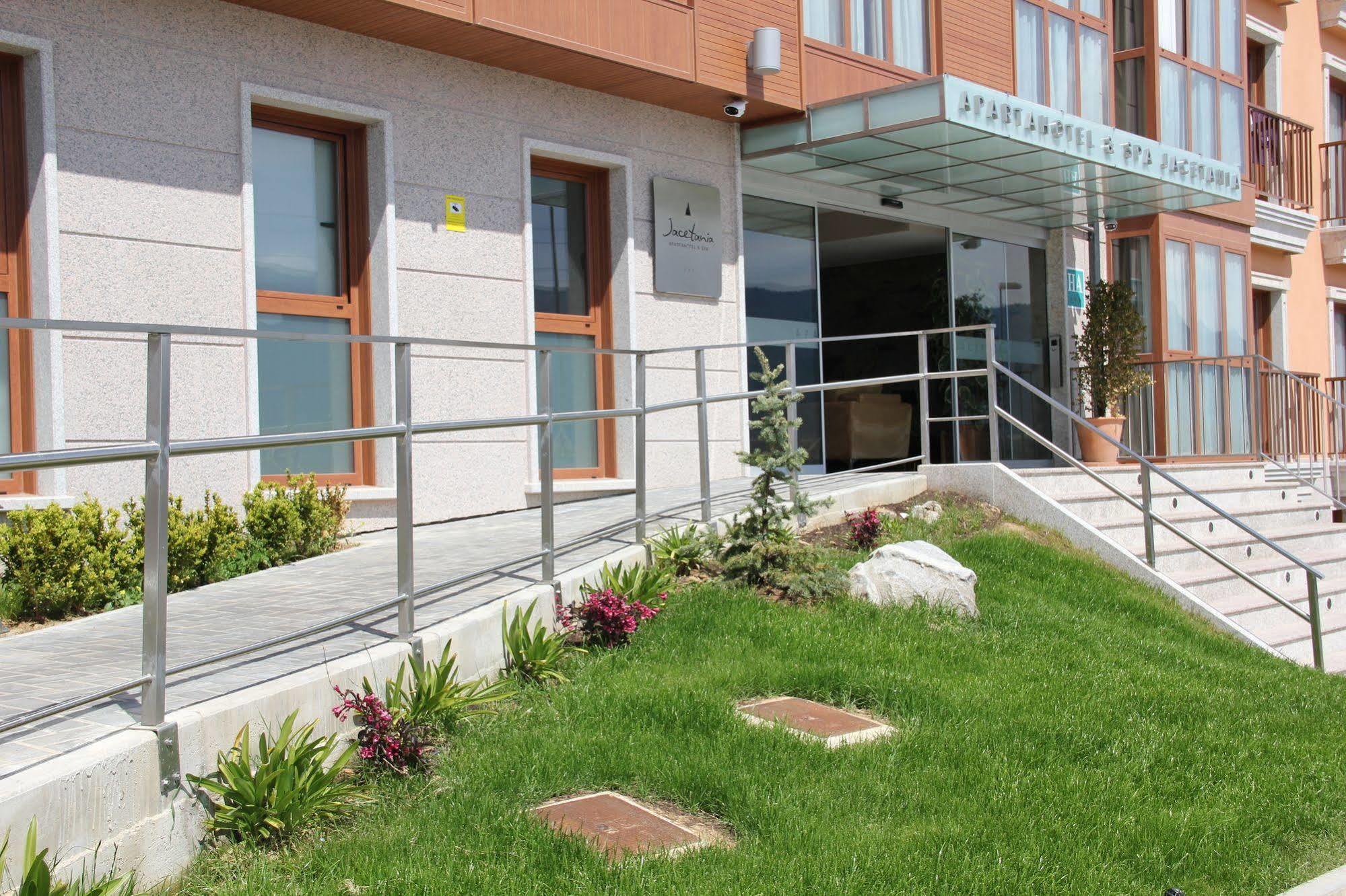 & Jacetania Apartahotel Jaca