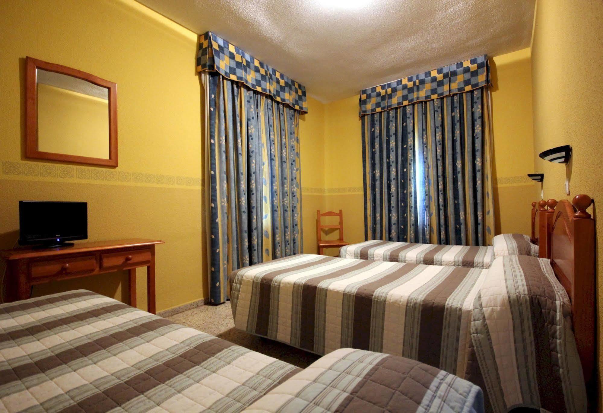 Fenix Hotel 2*