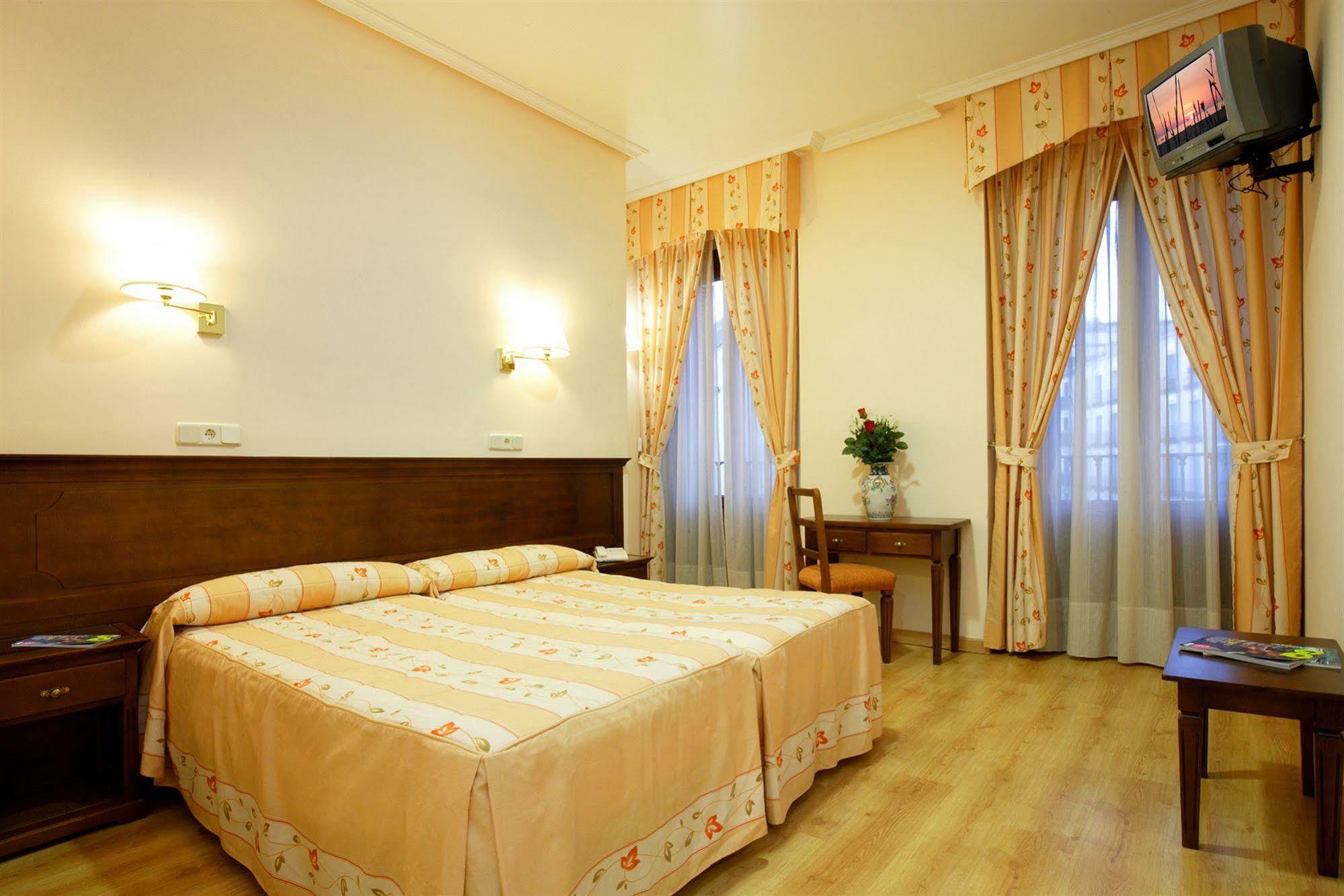 Sil & Serranos Hotel 2*