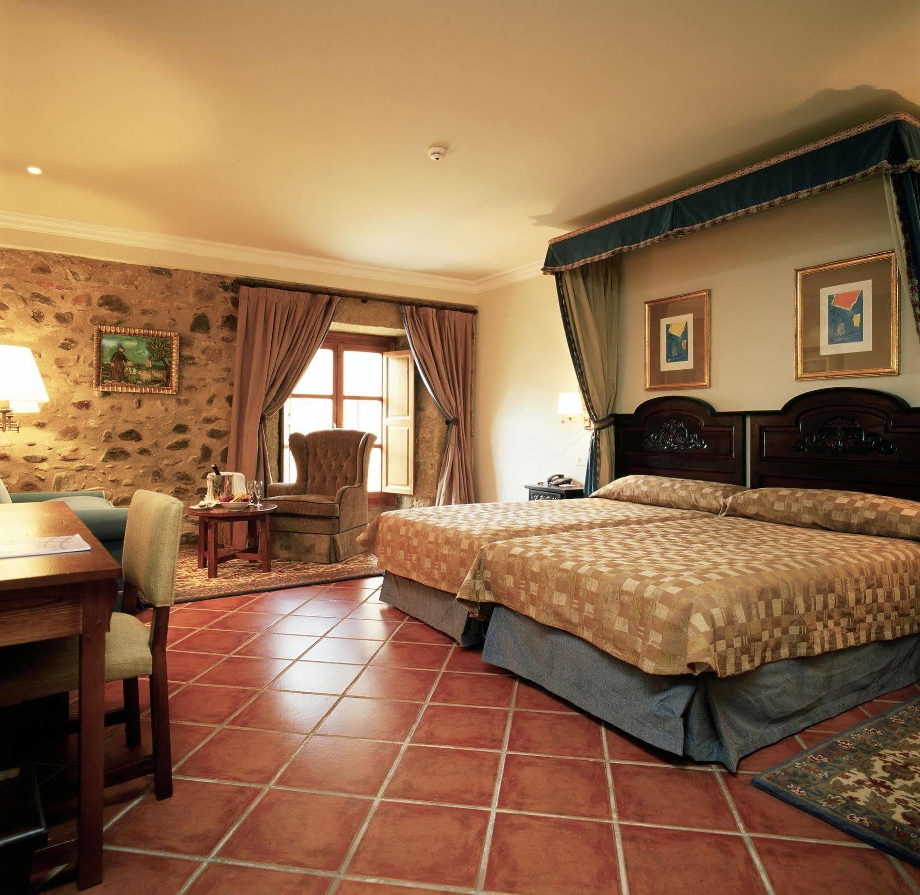 Hotel De Sto. Domingo Bernardo De Fresneda 3*