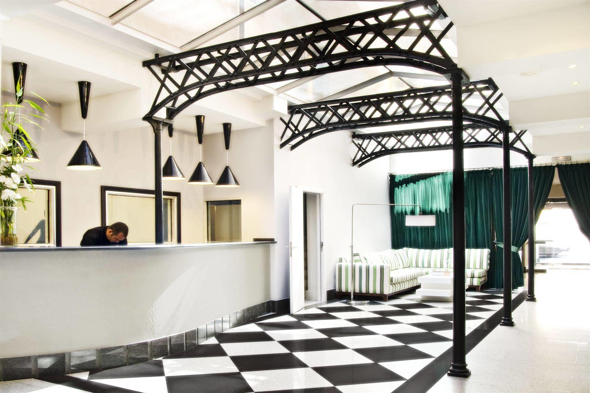 Hotel Ikonik Plaza Mercado 3*