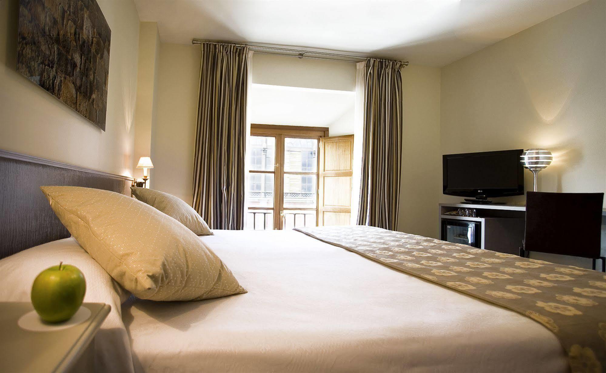 Hotel Ikonik Plaza Mercado 3*