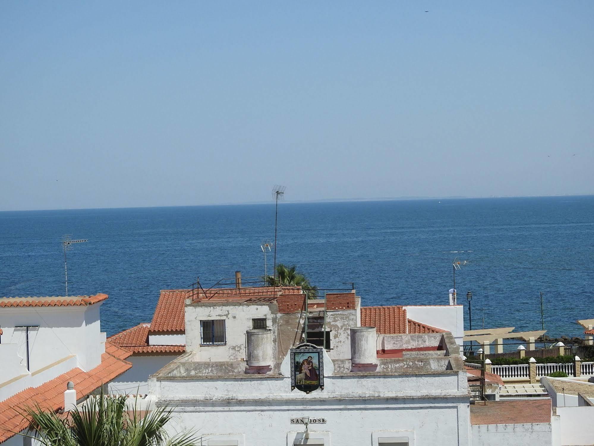El Faro Guest house *