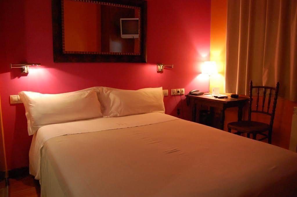 Hotel Ibaiondo 3*
