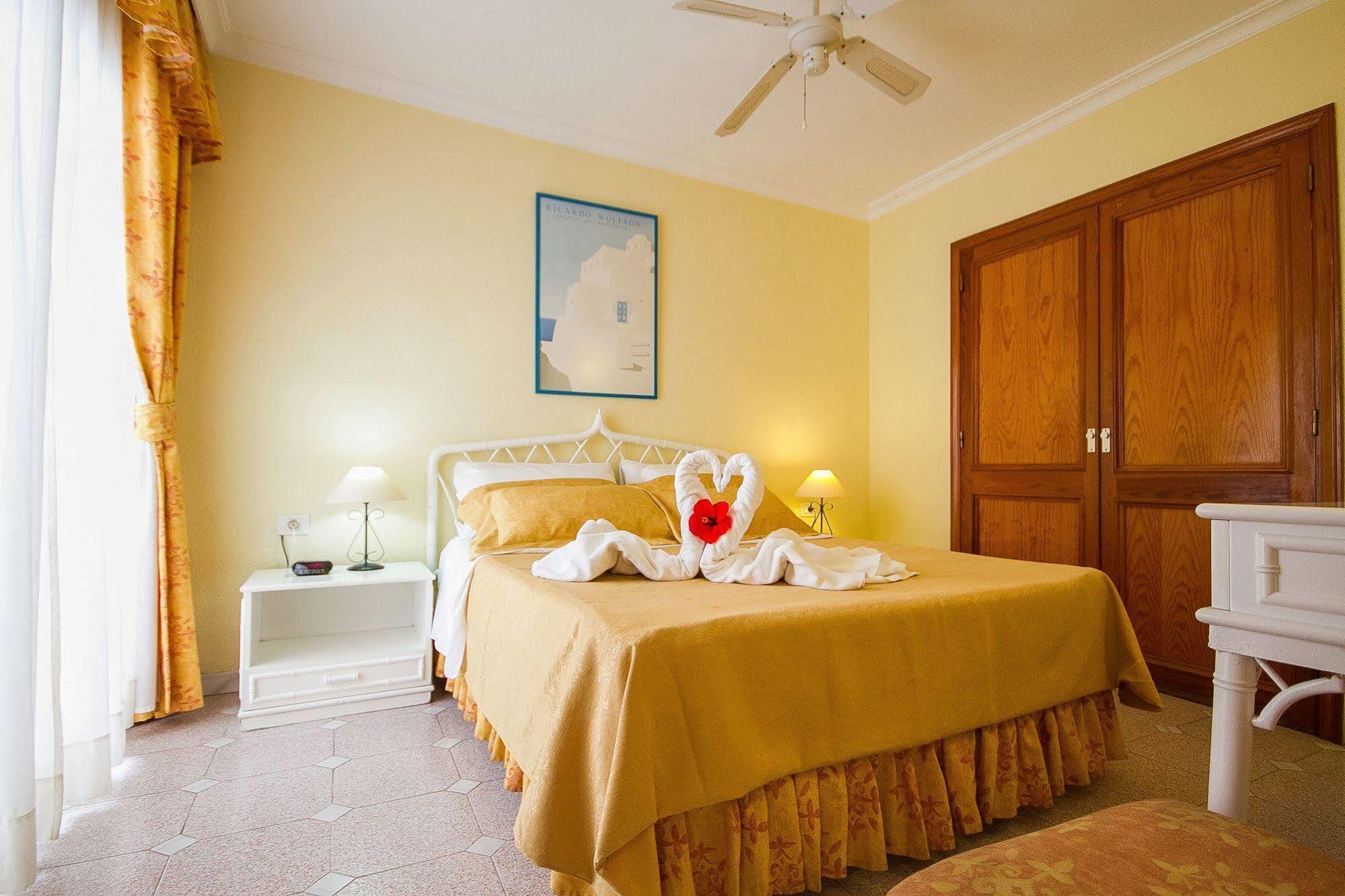 Apartahotel Ona Claveles