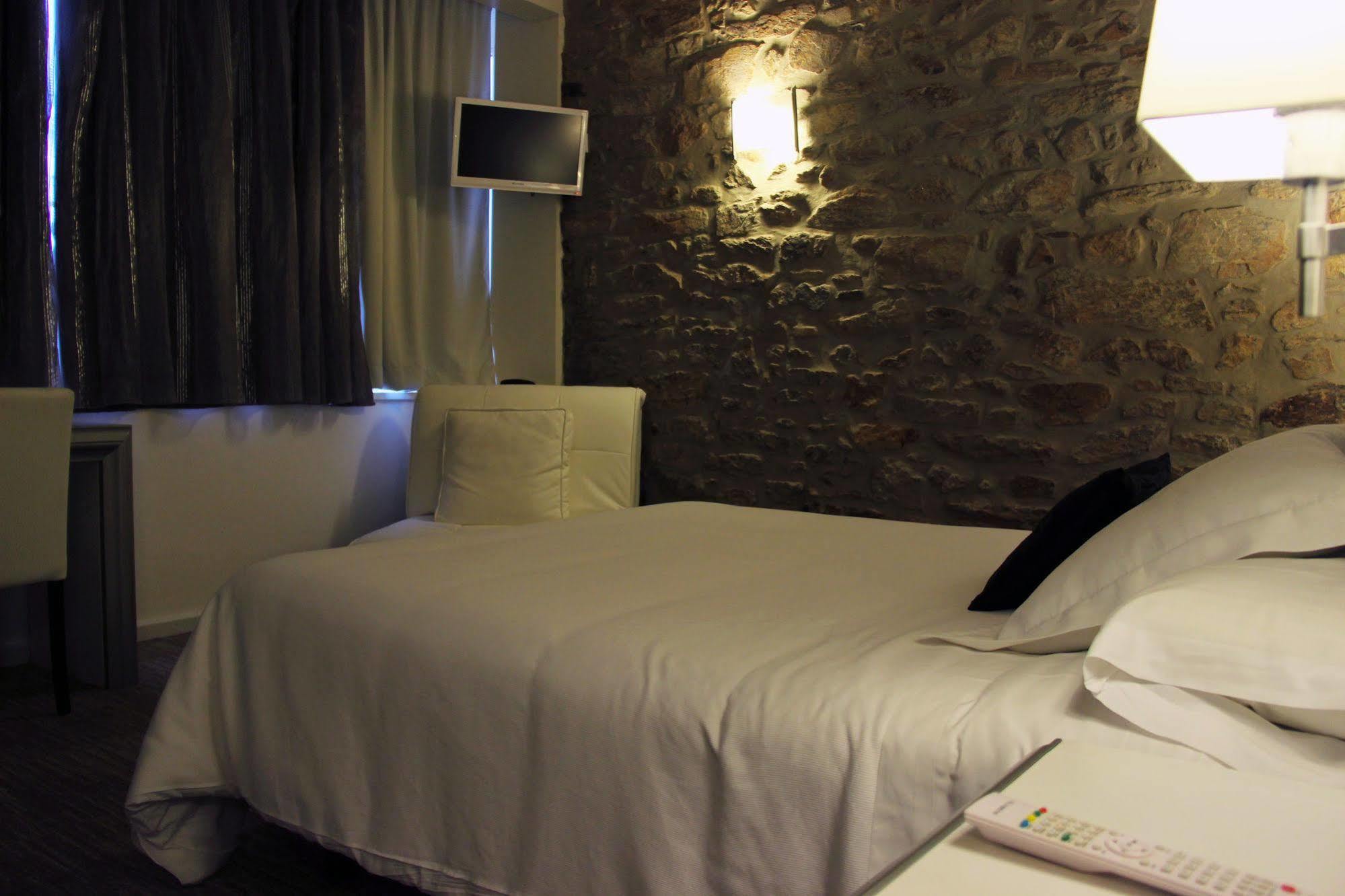 Hotel Montenegro Compostela 2*