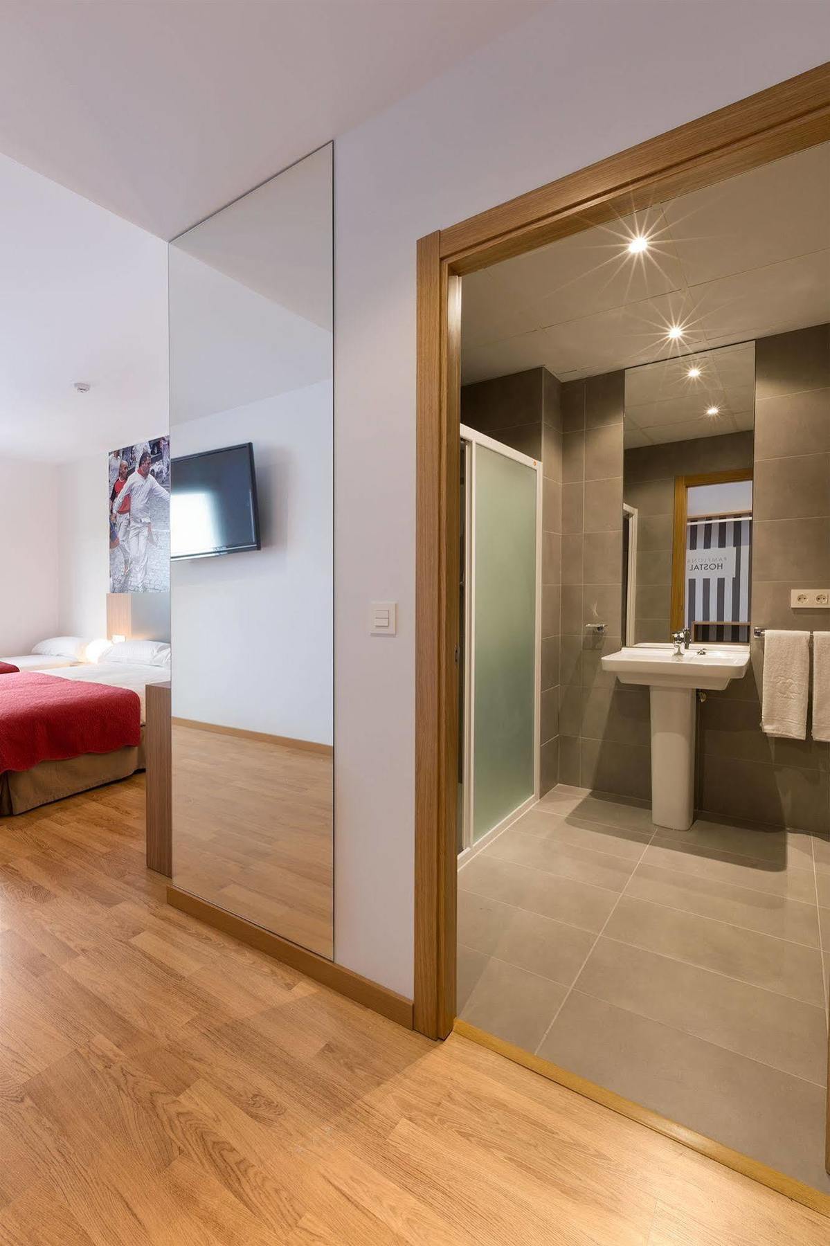 Iraipe Pamplona Auto Check-in Guest house 2*