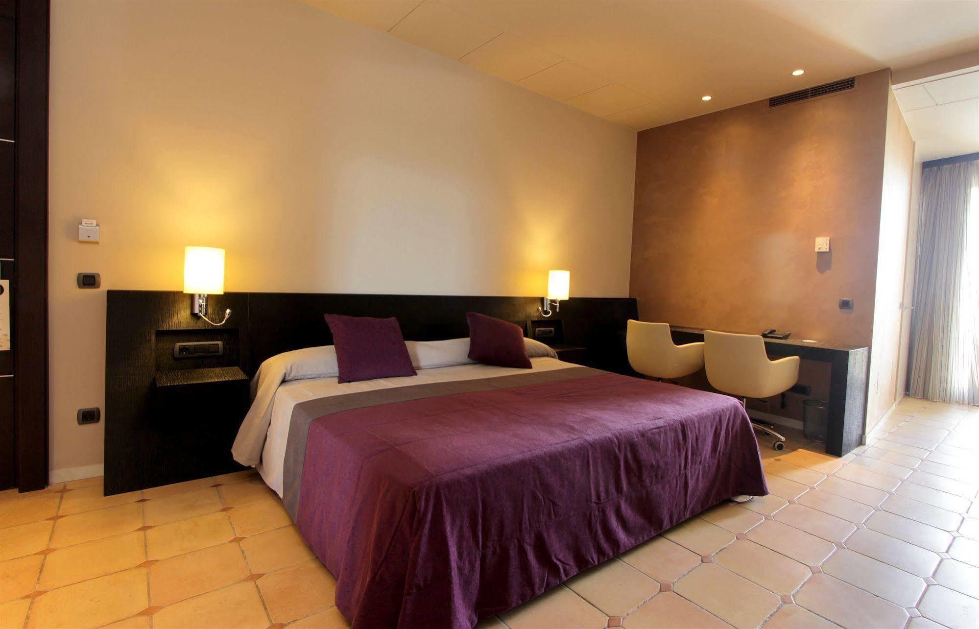 - Country Boutique Hotel