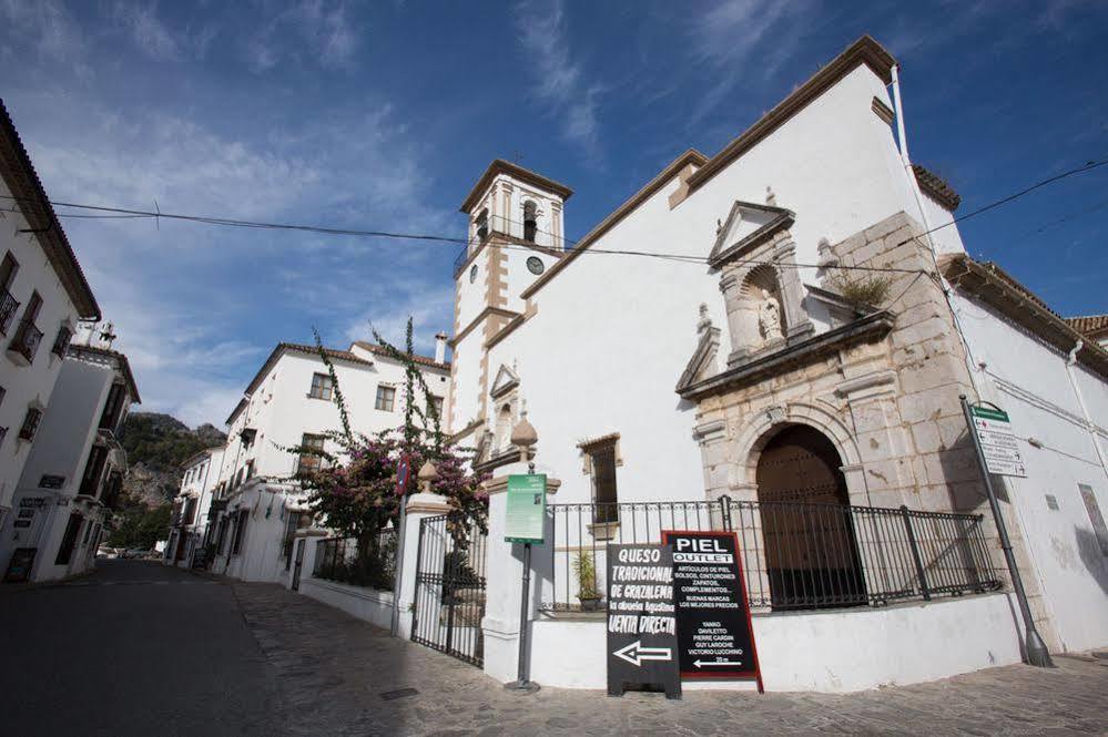 Puerta De La Hotel Grazalema