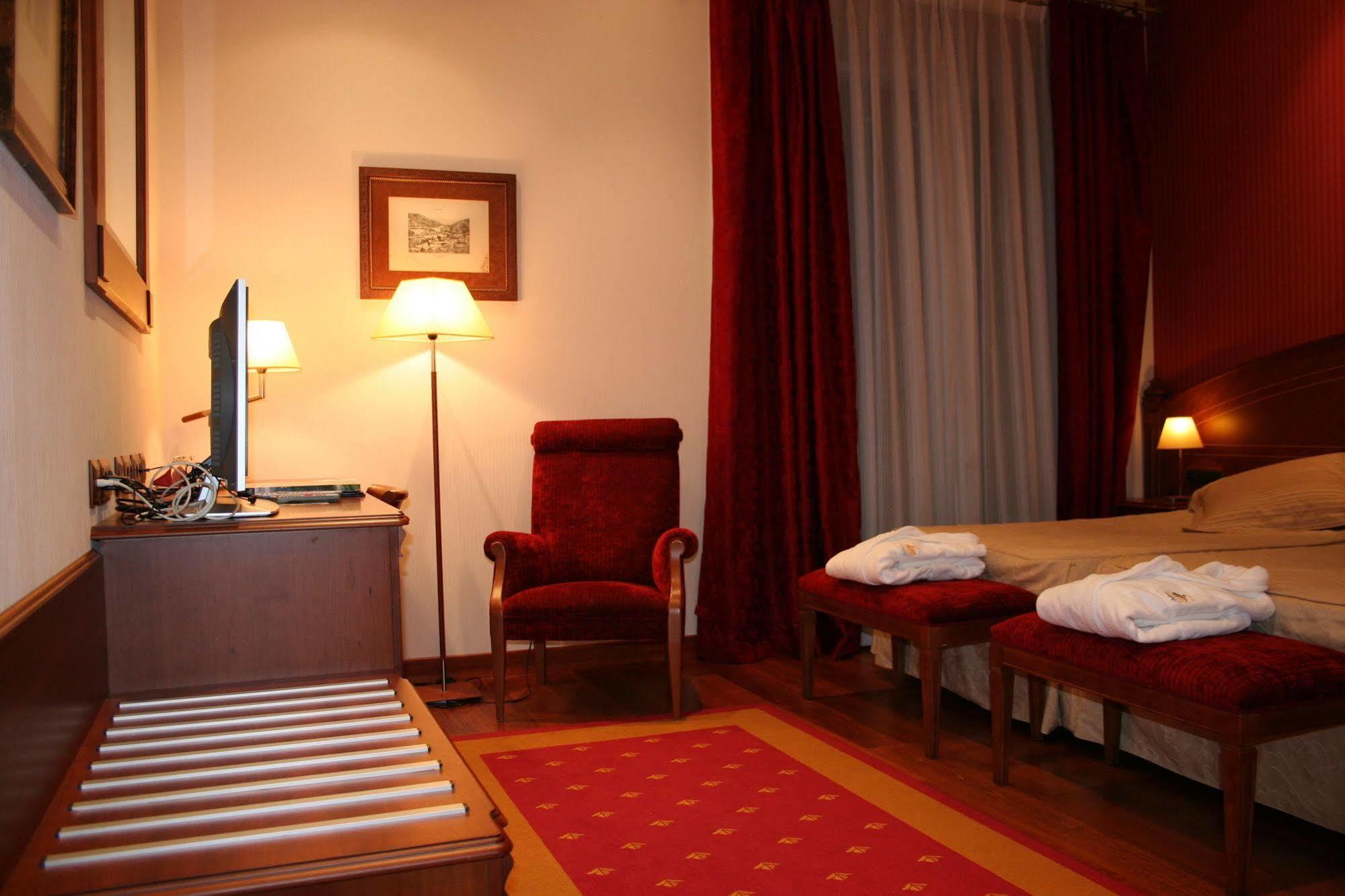Hotel Palacio De La Magdalena 4*