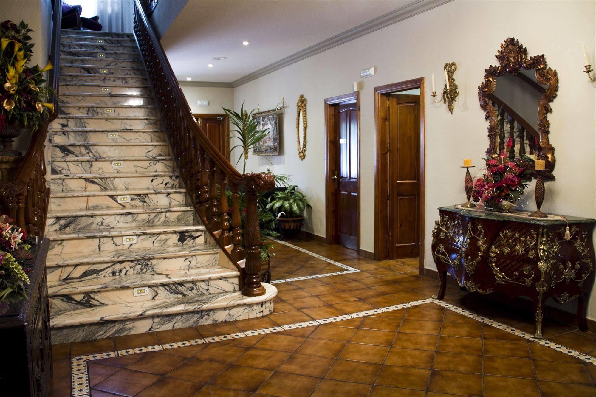 El Mirador 3*