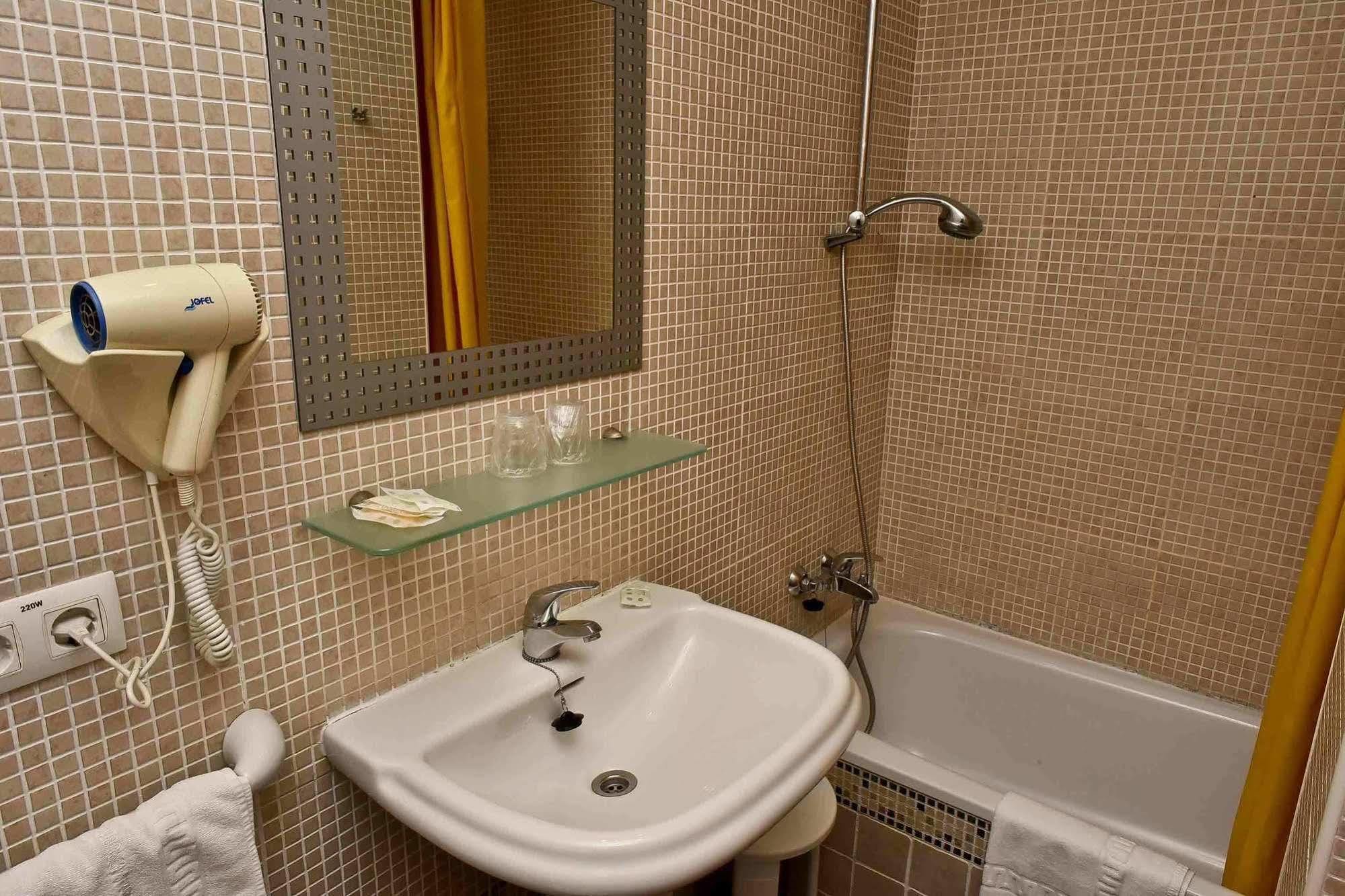 Hotel Adsubia 2*