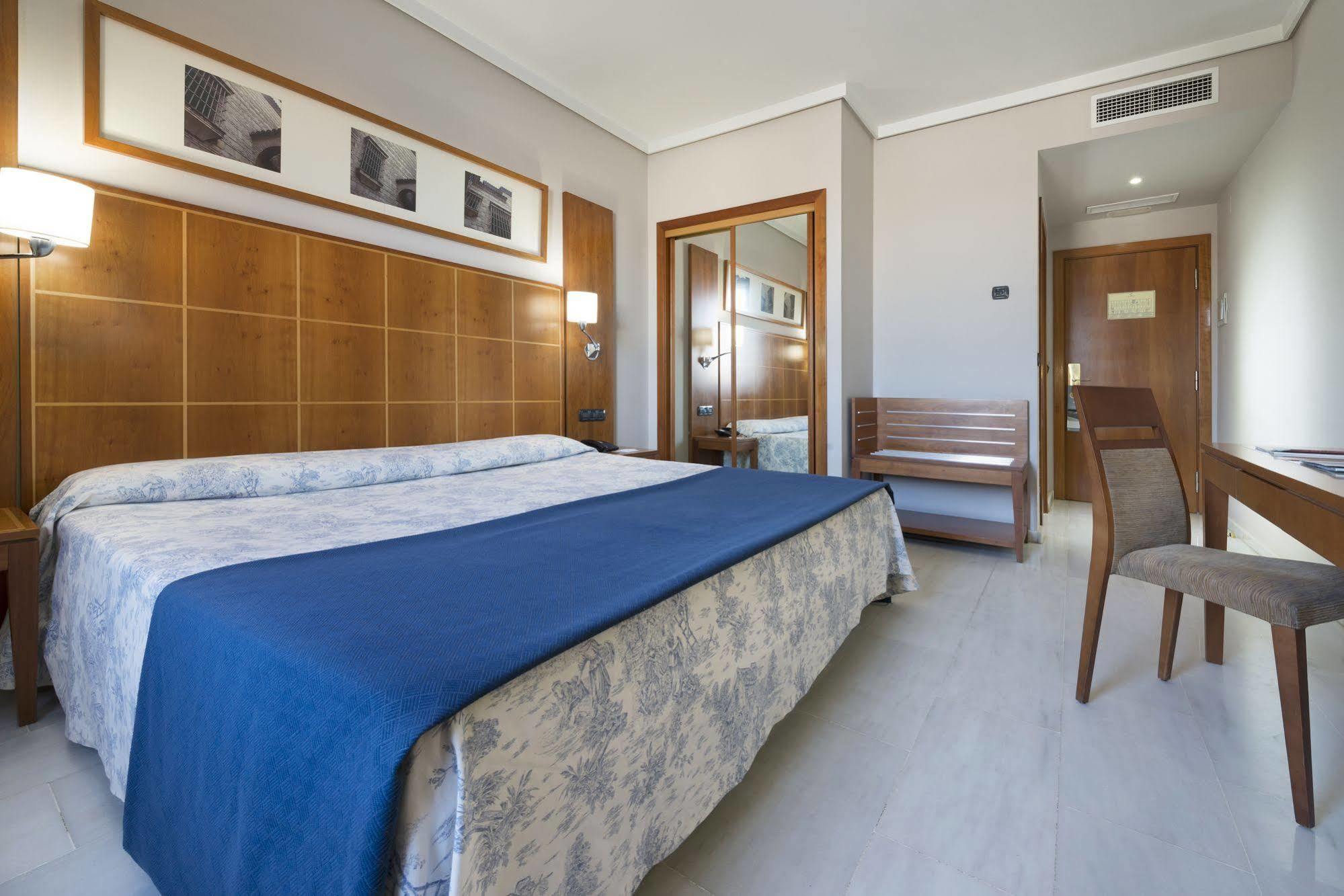 Exe Ciudad De Hotel 4*