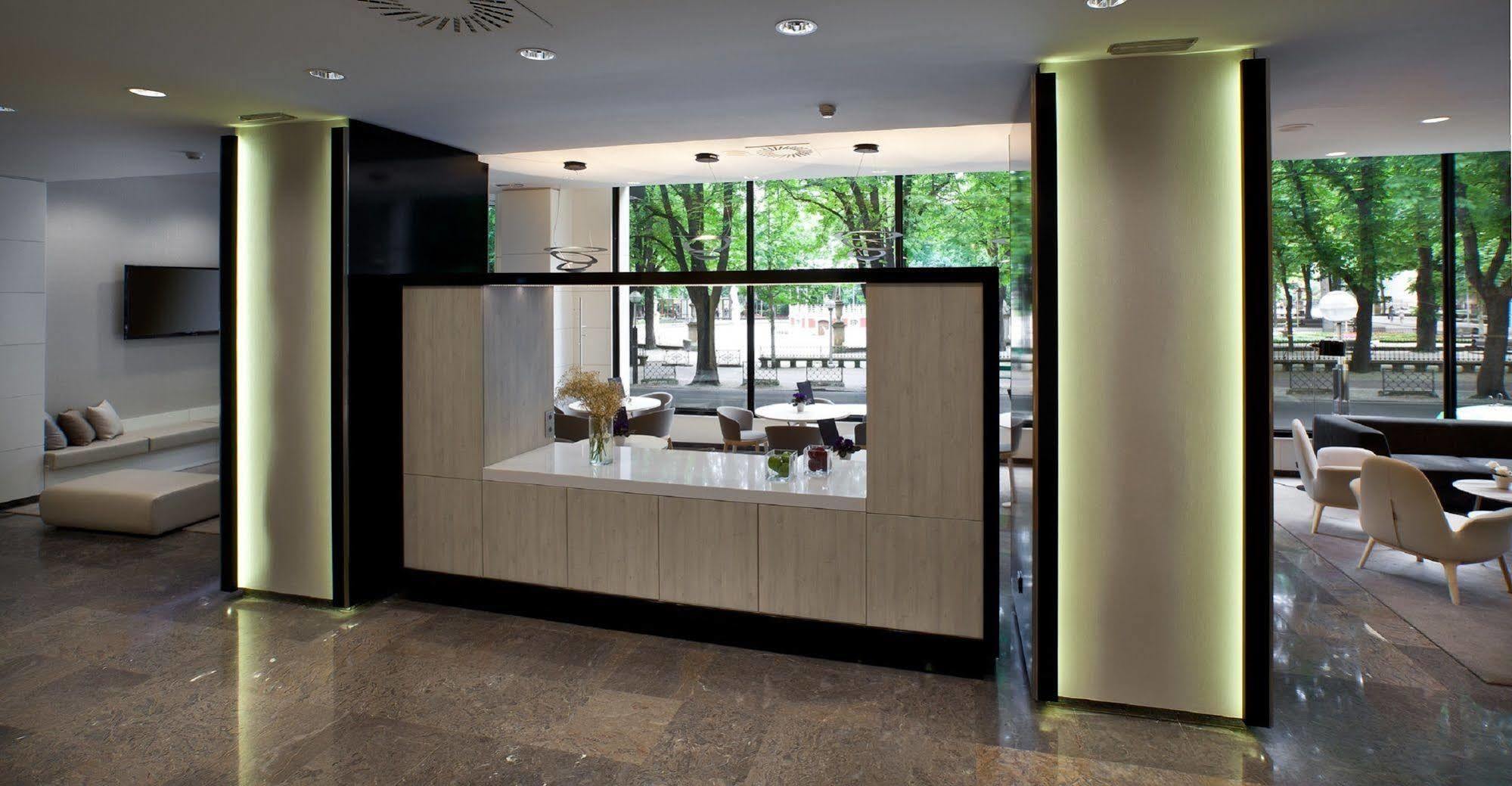 Hotel Nh Canciller Ayala