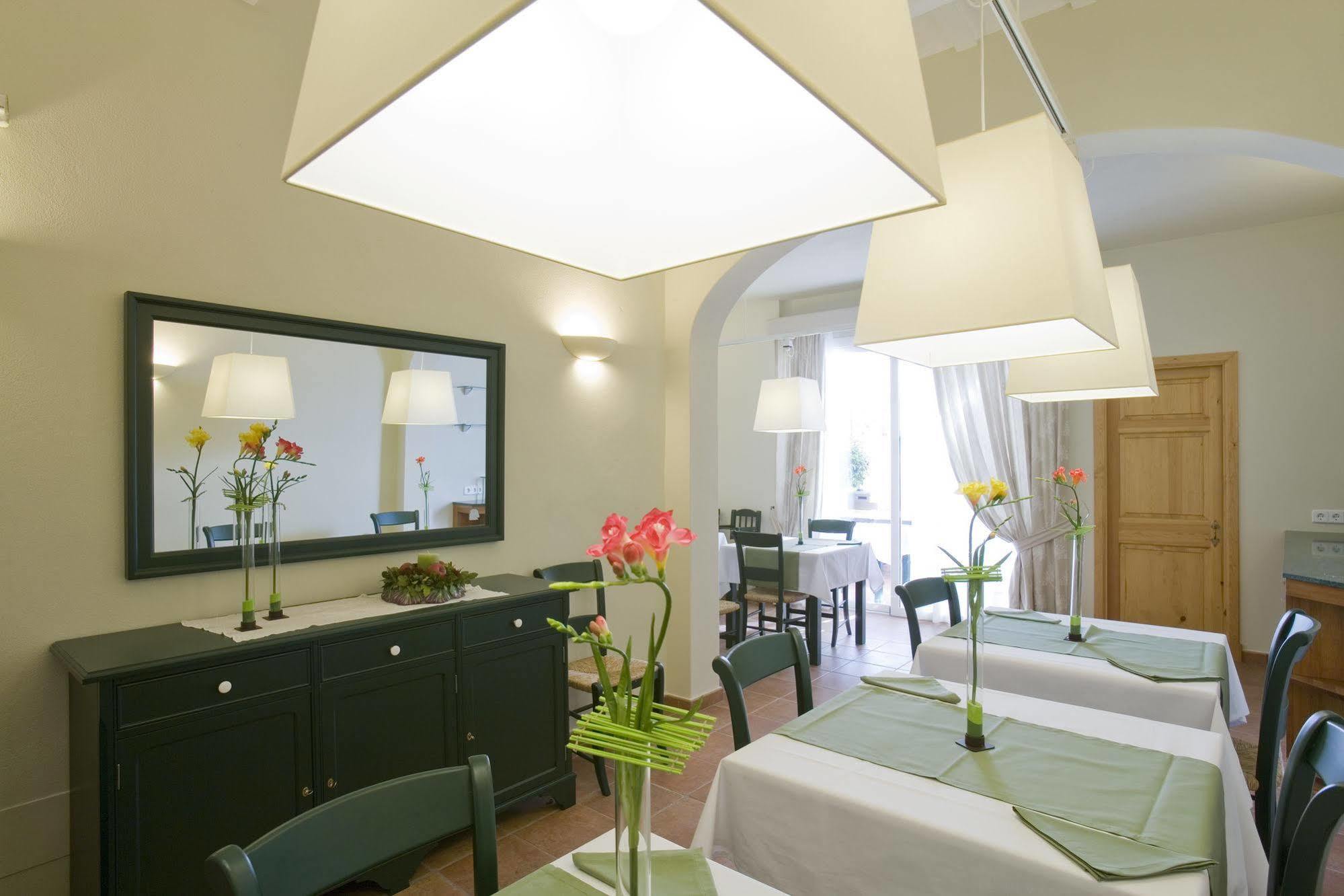 Hotel Es Mercadal 4*