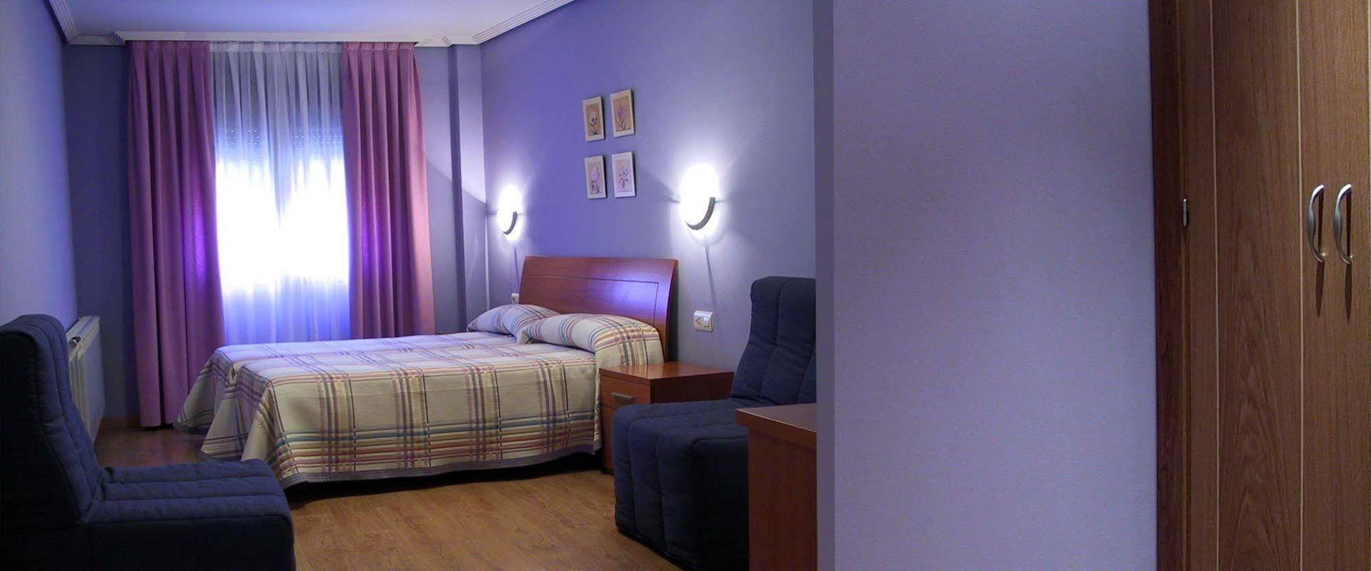 El Roble Hotel