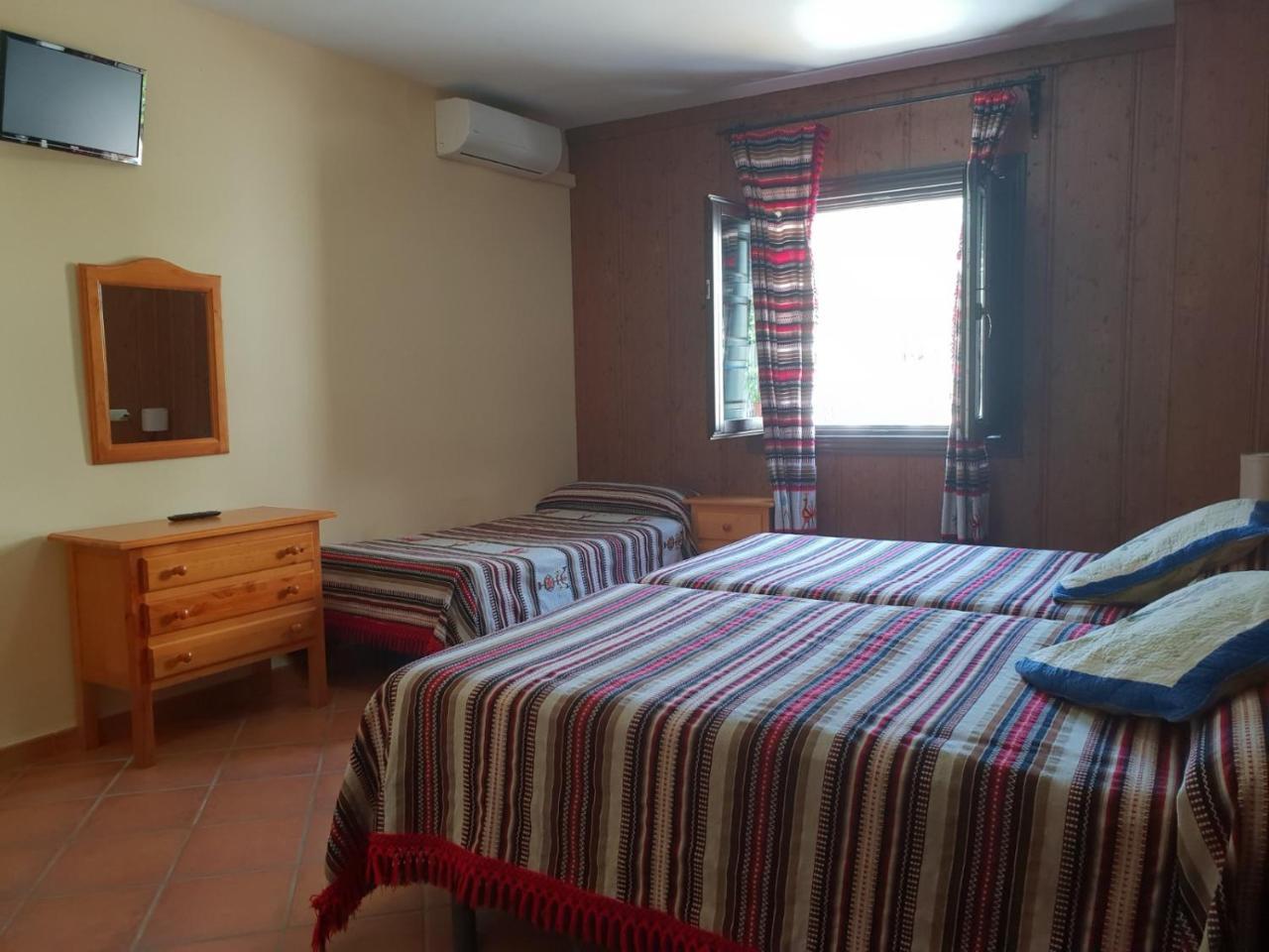 Hostal Pampaneira Guest house