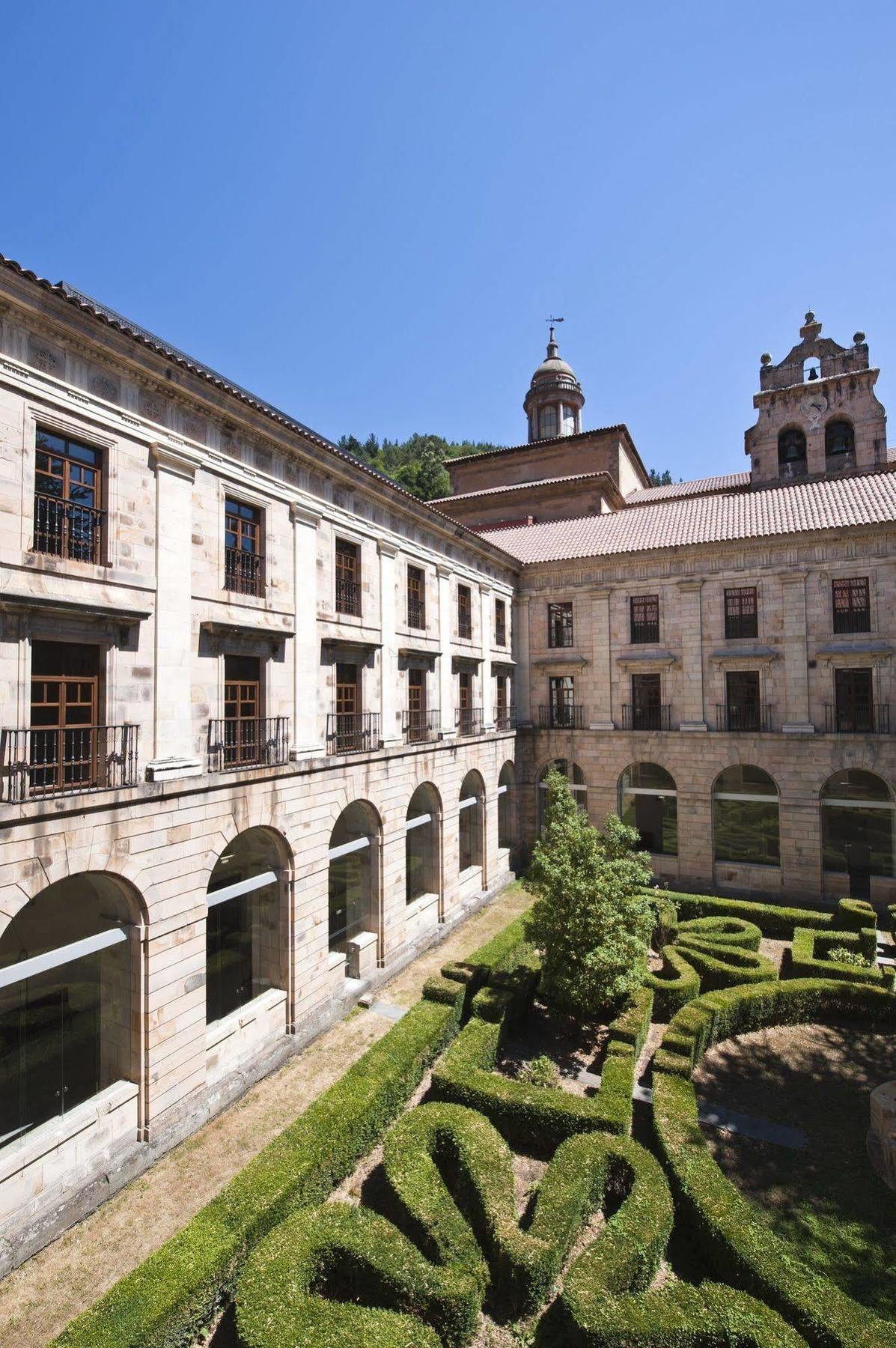 Hotel De 4*