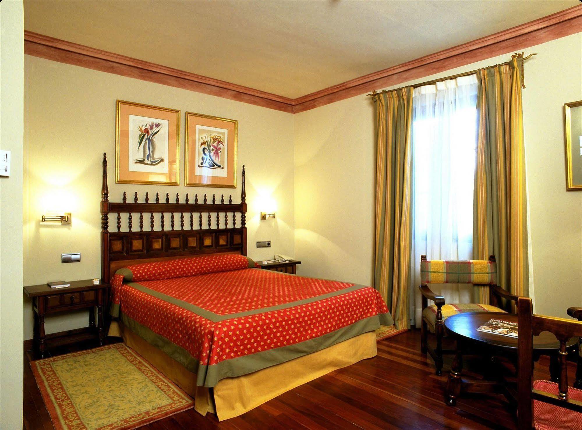 Hotel De 4*