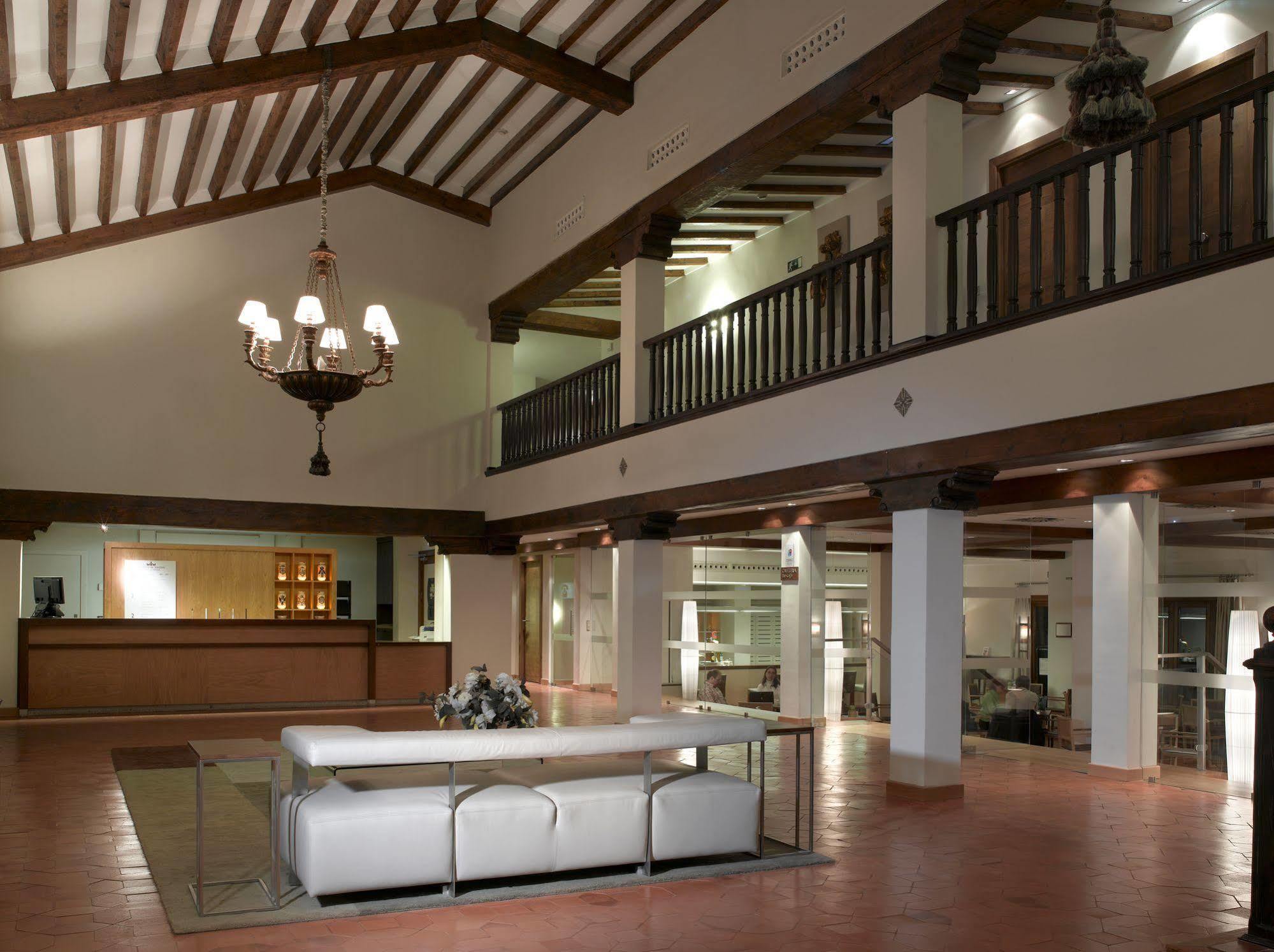 Hotel De 4*
