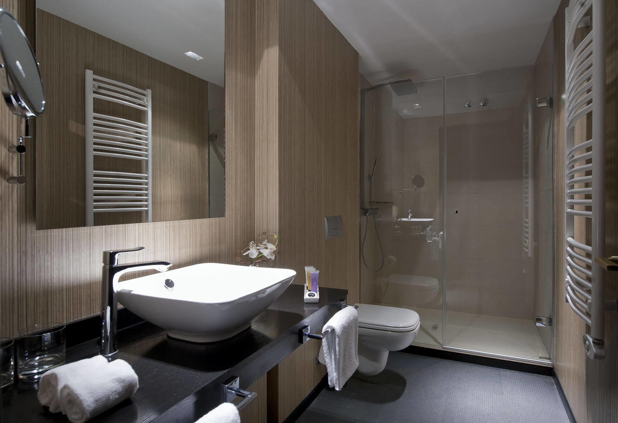 One Shot Luchana 22 Hotel