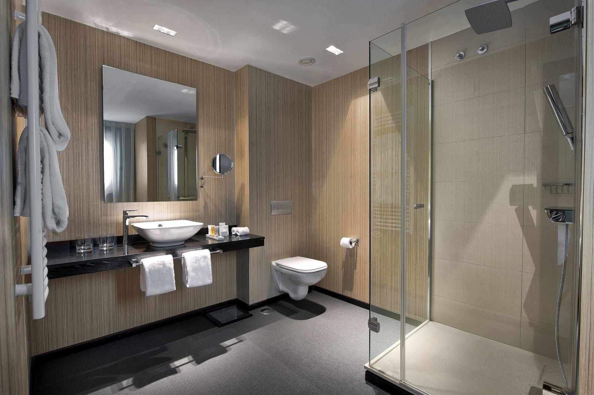 Hotel One Shot Luchana 22 4*