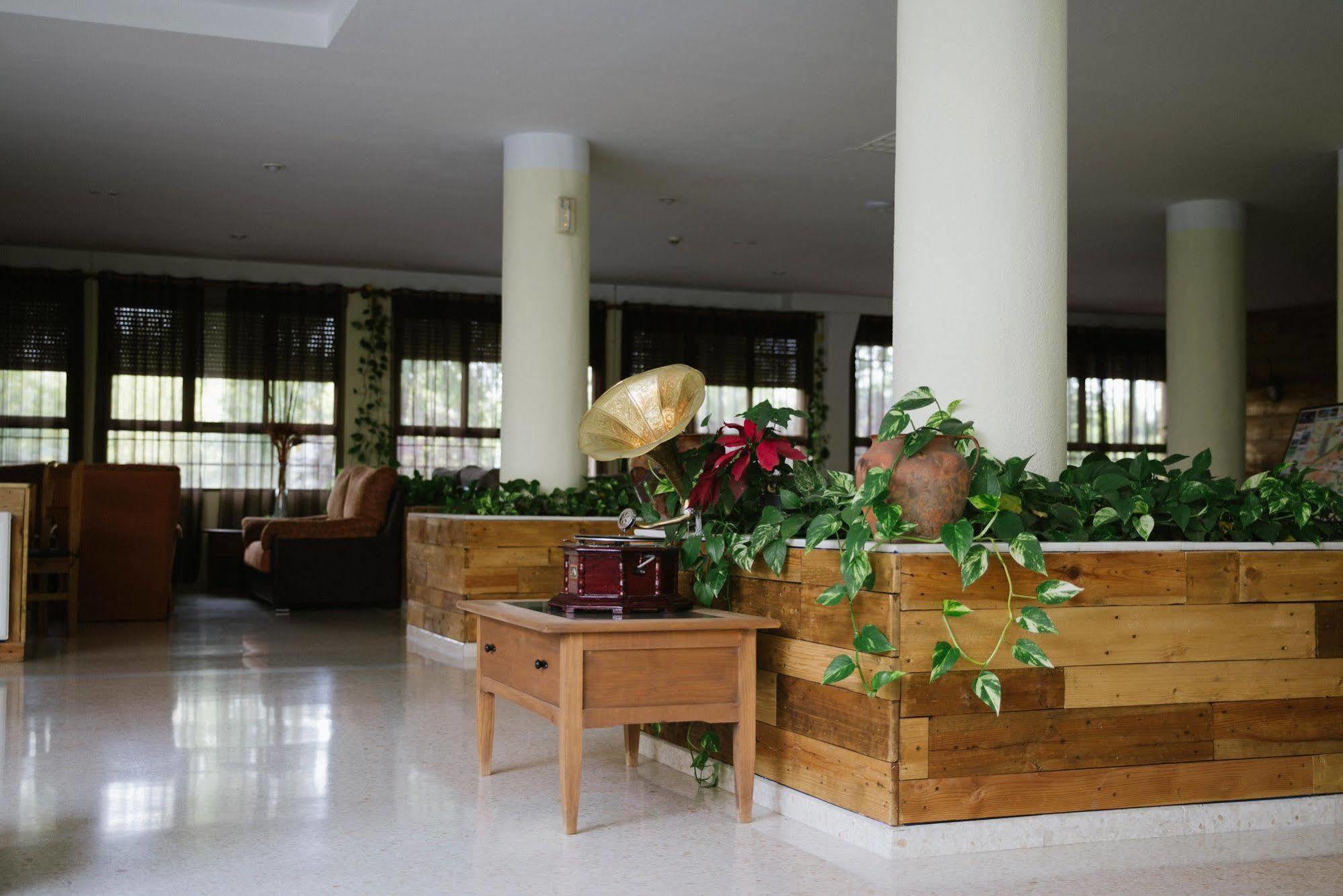Hospederia Reina De Angeles Hotel