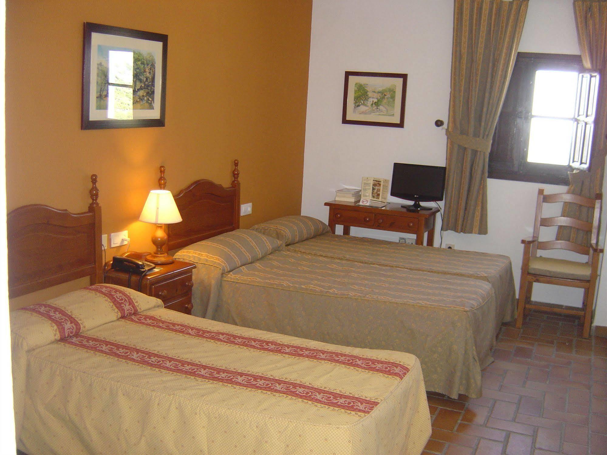 Zuhayra Hotel 2*