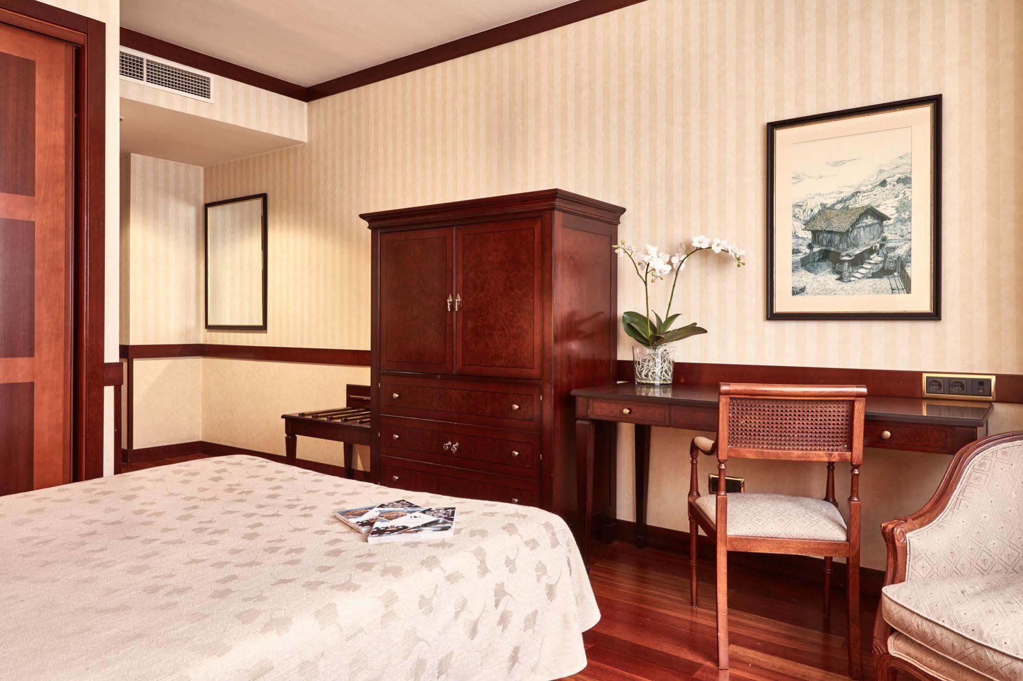 Hotel Eurostars Gran Santiago 4*