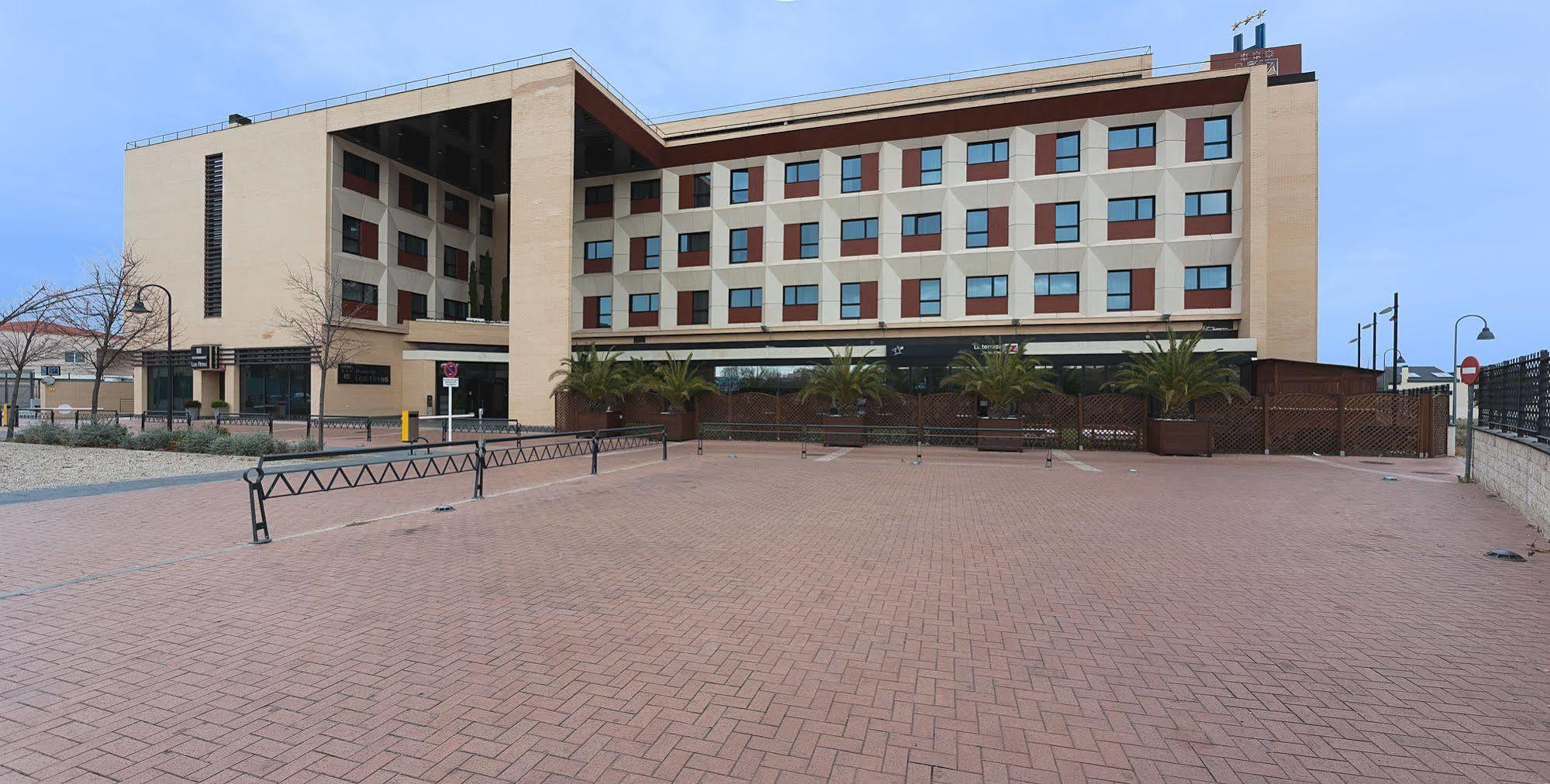 Artes Hotel 3*