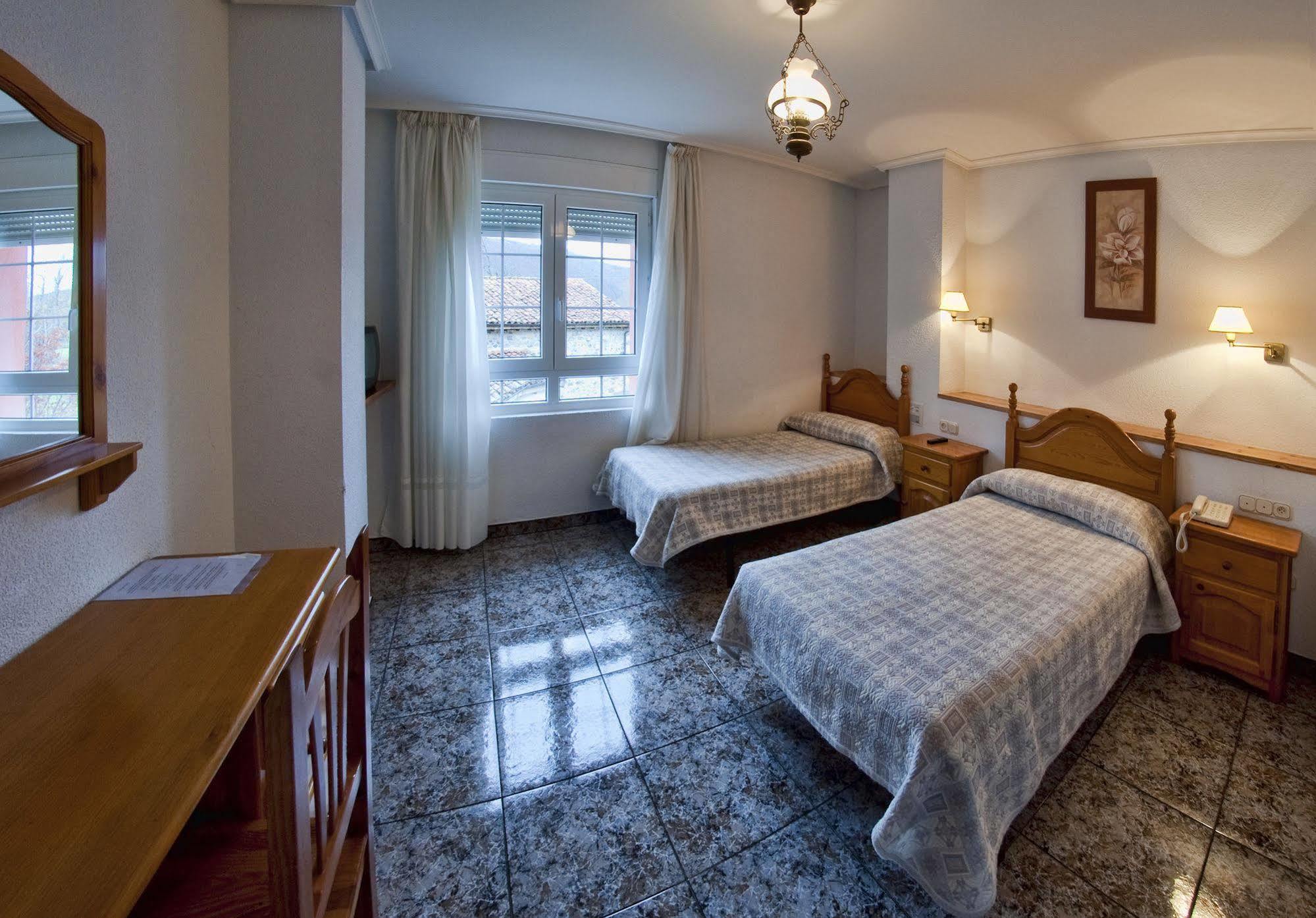 Hotel Tierra De La Reina 3*